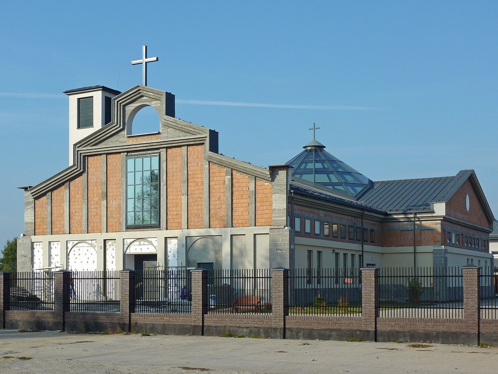 Kościół Matki Bożej Królowej Rodzin w Dziekanowie Leśnym. | Dziekanów Leśny in Poland