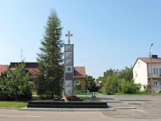 Pomnik na placu Mickiewicza w Sokołach, gmina Sokoły, podlaskie | Sokoły in Poland