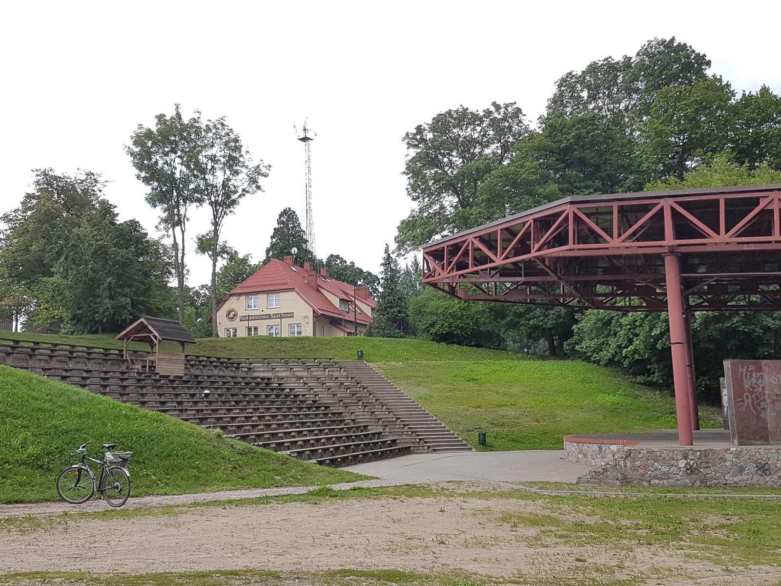 Amfiteatr i budynek Nadleśnictwa Spychowo | Spychowo in Poland