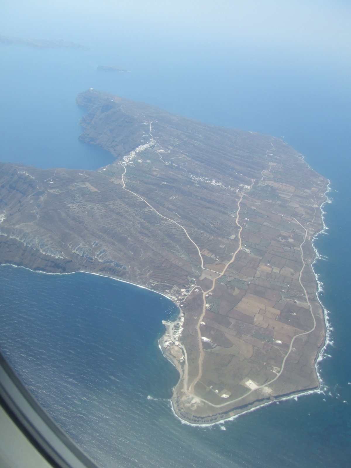 Thirassia from north to south, airview | Thirasia in Greece