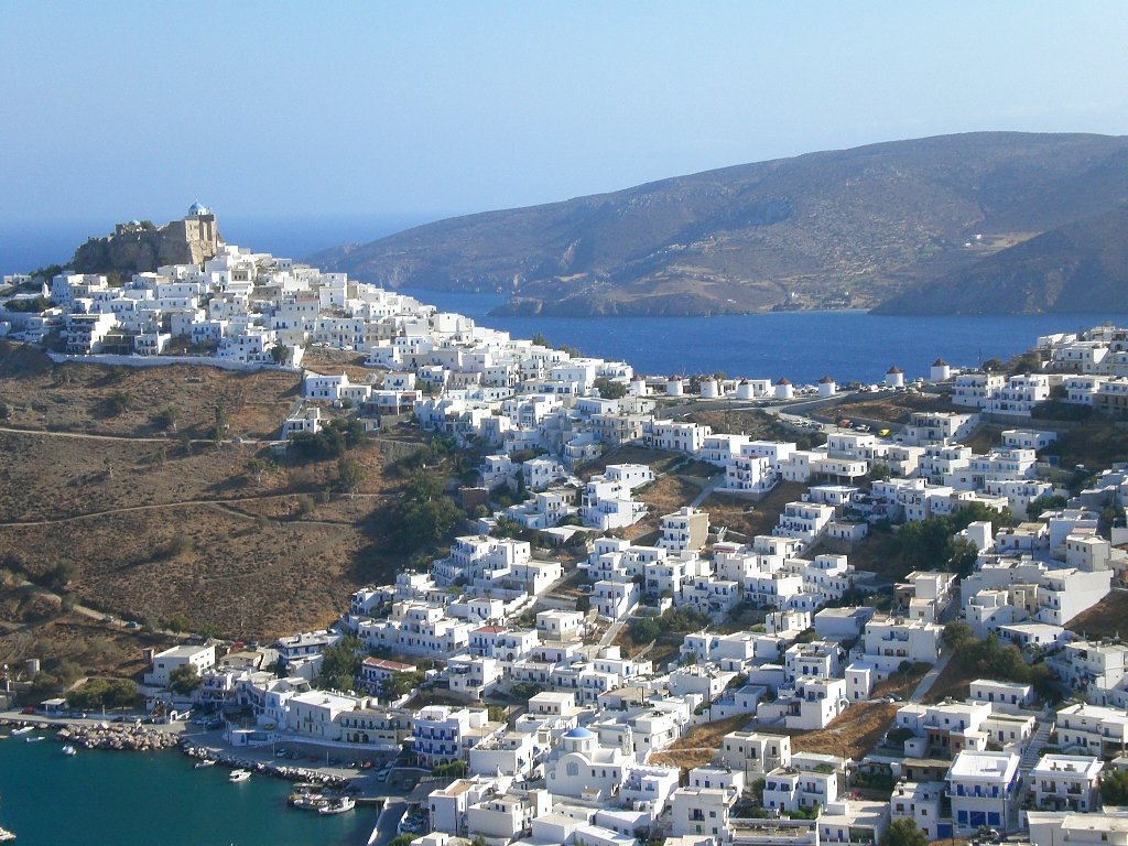 Titel: Blik op Kastro, Chora en Pera Gialo
Locatie: Astypalea , Griekenland)
Datum: 10 september 2006
Fotograaf: nl:Gebruiker:IMFJ | Astypalea in Greece