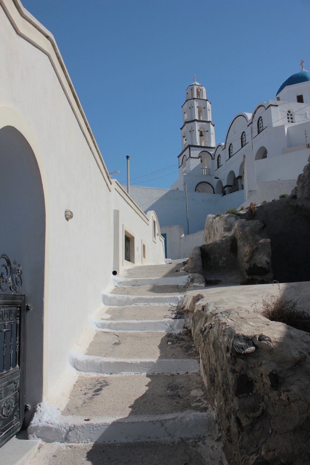 A street in old town of Pyrgos, Santorini | Pyrgos Kallistis in Greece