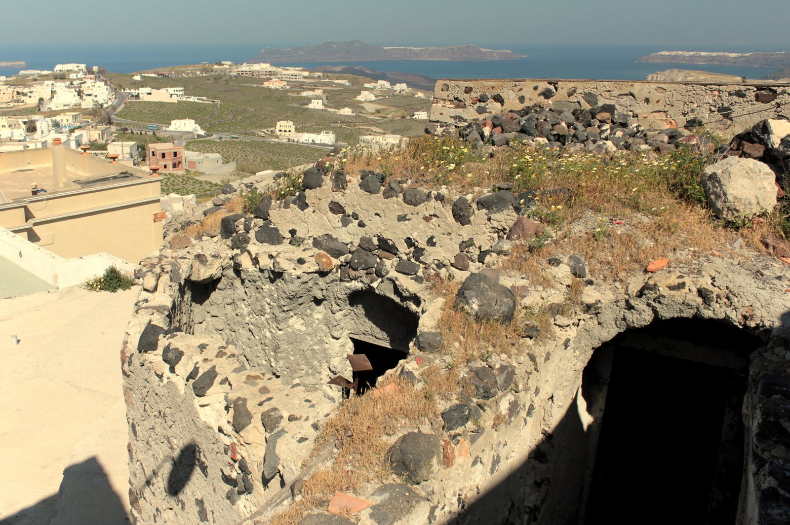 Ruins of the Kasteli in Pyrgos, Santorini | Pyrgos Kallistis in Greece