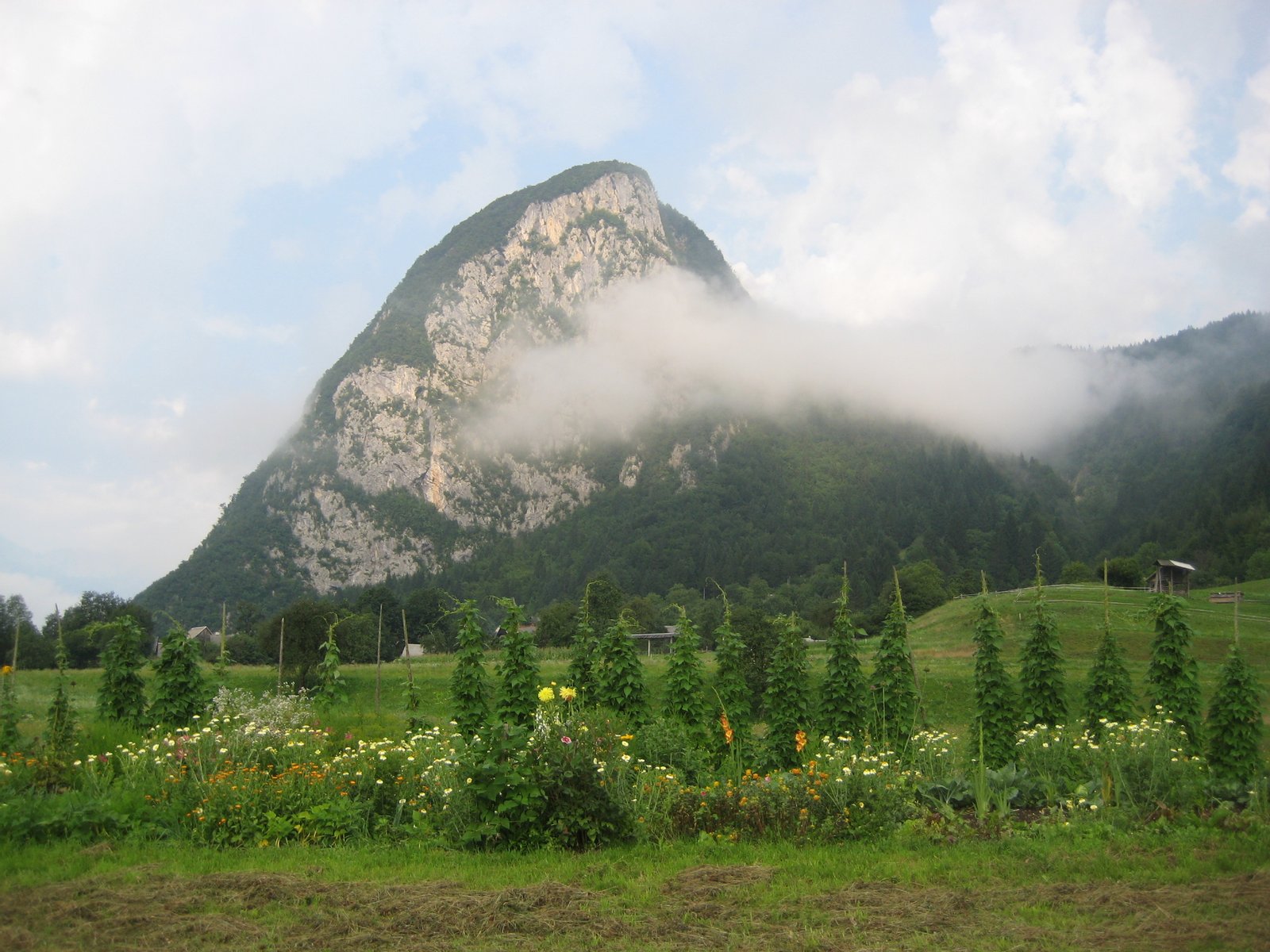 Srednja vas v Bohinju, village in Slovenia. Studor hill. | Srednja vas v Bohinju in Slovenia