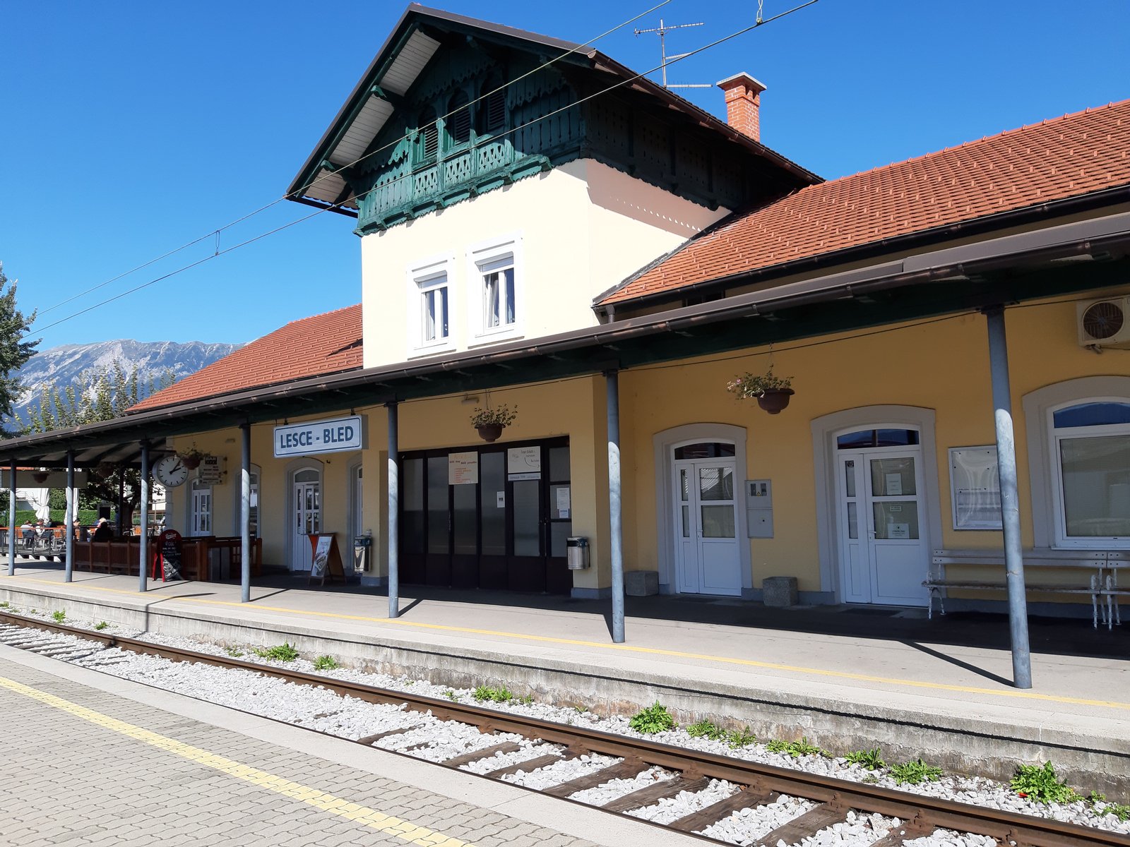 Gradivo prikazuje objekt slovenske kulturne dediščine z EŠD-številko: | Lesce in Slovenia