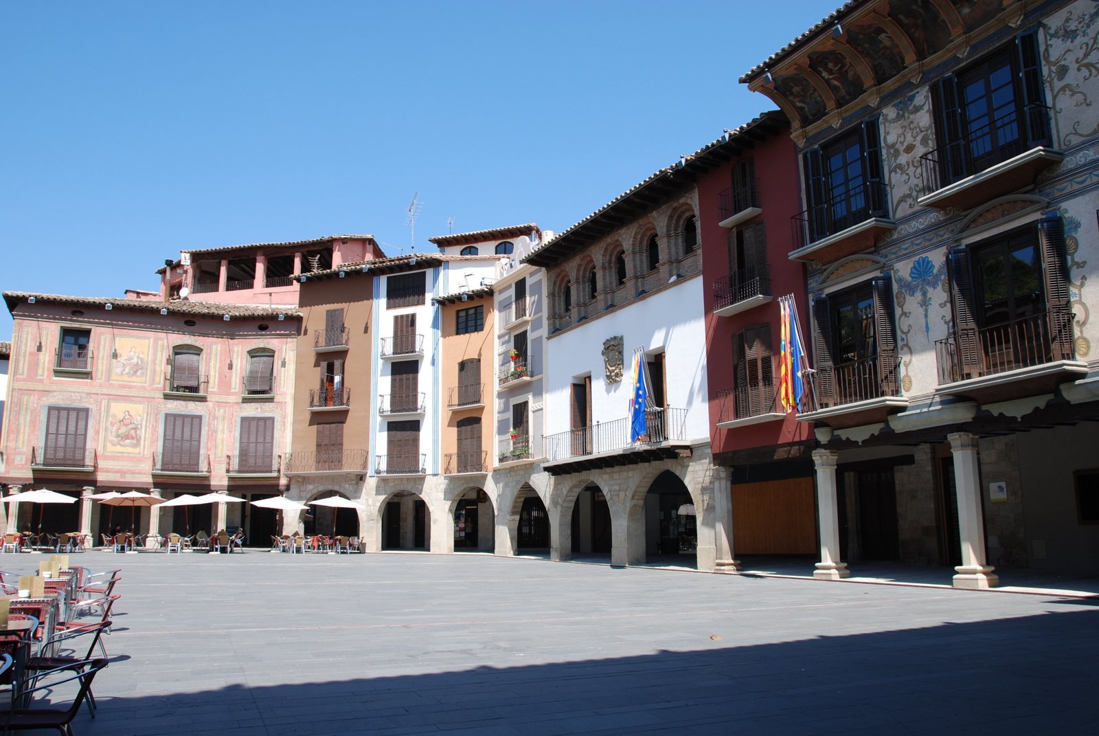 Plaza del ayuntamiento de Graus | Graus in Spain