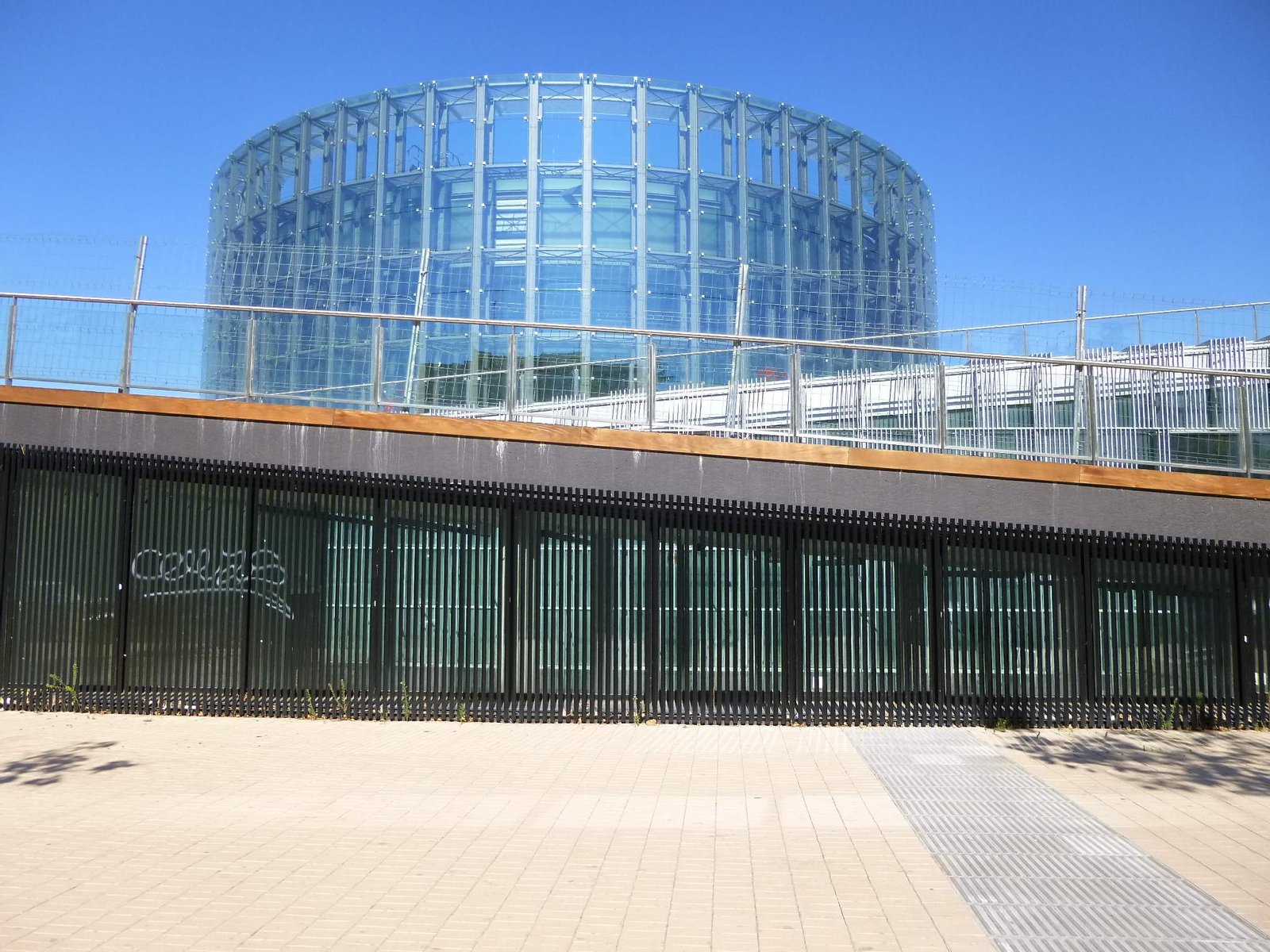 Centro de Creación de las Artes de Alcorcón (CREAA). Ejemplo de obra pública faraónica quedada empantanada, sin terminar de construir y virtualmente abandonada por falta de financiación en mitad de la crisis económica. En Alcorcón, Madrid (imagen tomada el 23 de septiembre de 2013). | Alcorcón in Spain
