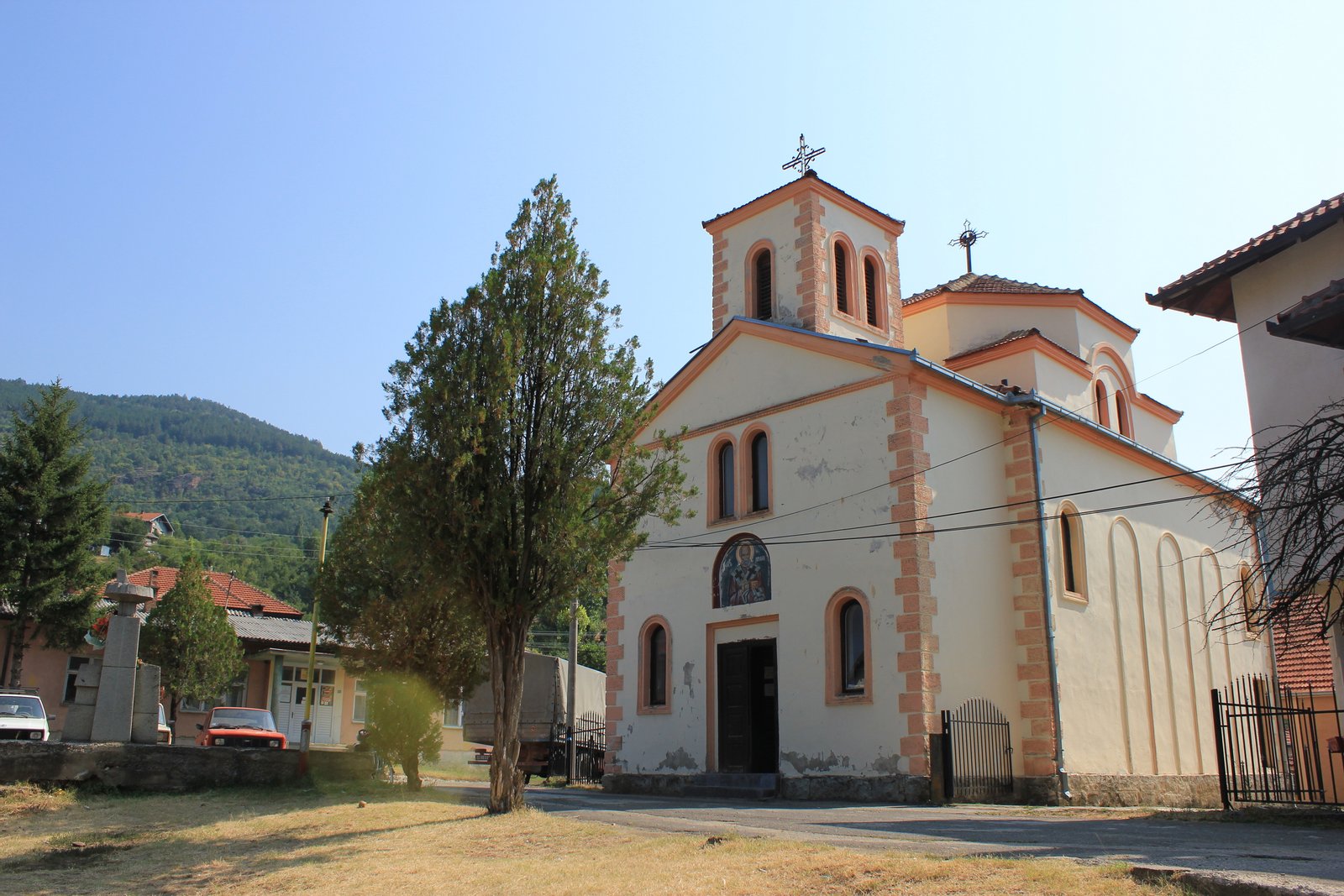 Cyrkej swj. Nikole w južnoserbiskim městačku Trgovište. | Trgoviste in Serbia