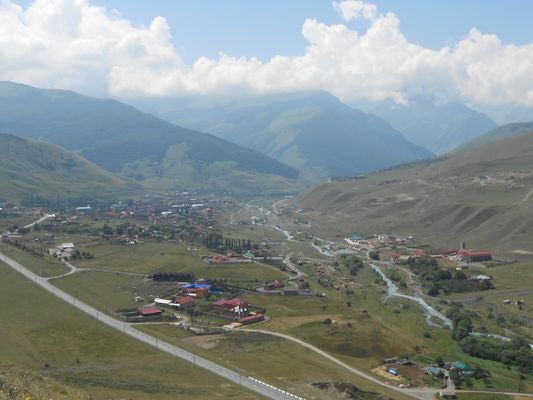 Панорамный вид на Верхний Фиагдон — посёлок в Алагирском районе Северной Осетии, Россия. | Verkhny Fiagdon in Russia