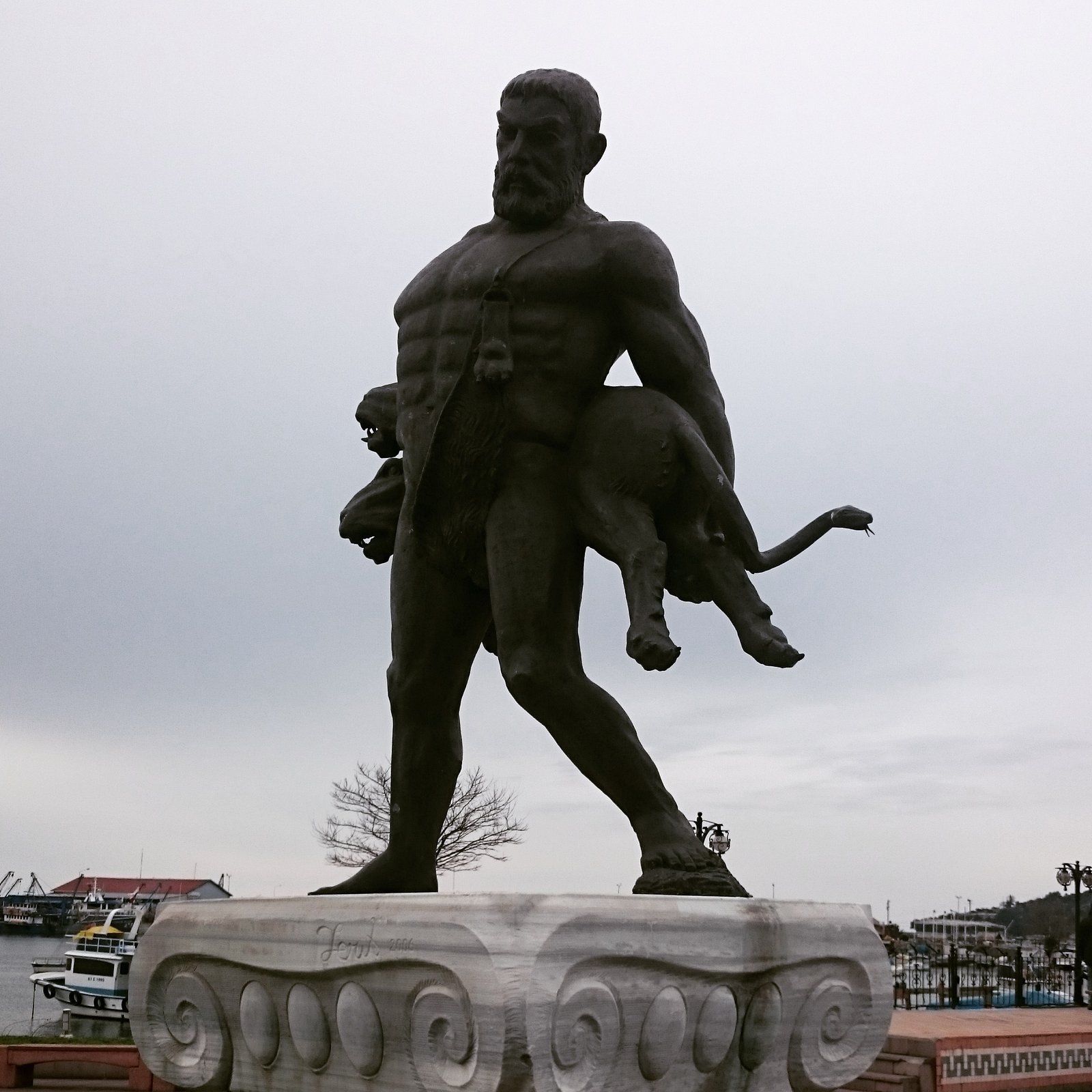 Herecles monument. A photo from the Ereğli district, 8 February 2015. | Ereğli in Turkey