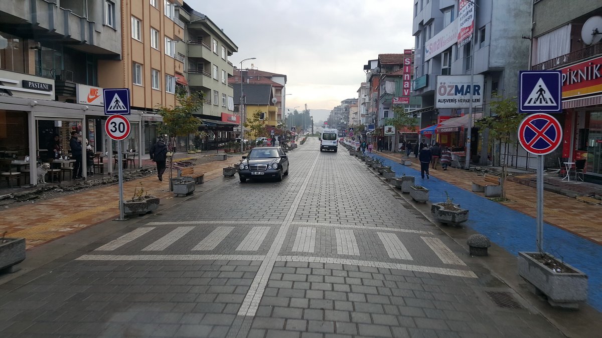 Çaycuma ilçesi Nihat Kantarcı Caddesinden 2016 yılında çekilmiş bir fotoğraf | Çaycuma in Turkey