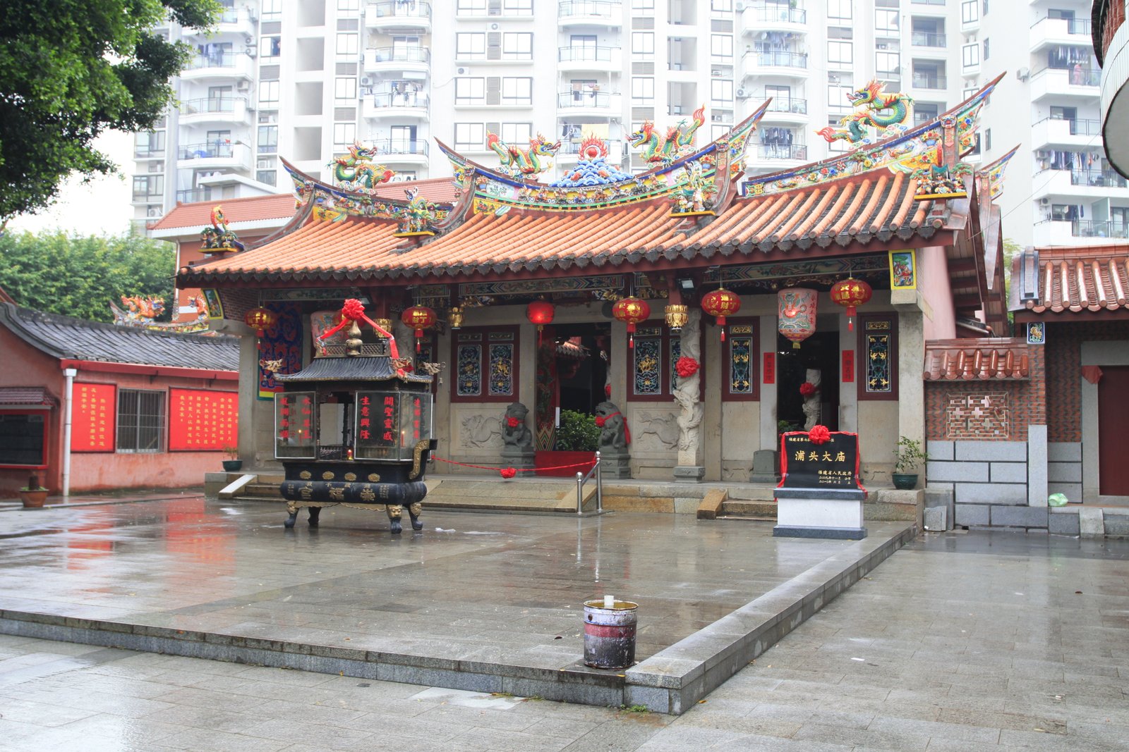 浦头大庙，位于中国福建省漳州市，是福建省文物保护单位。 | Zhangzhou in China