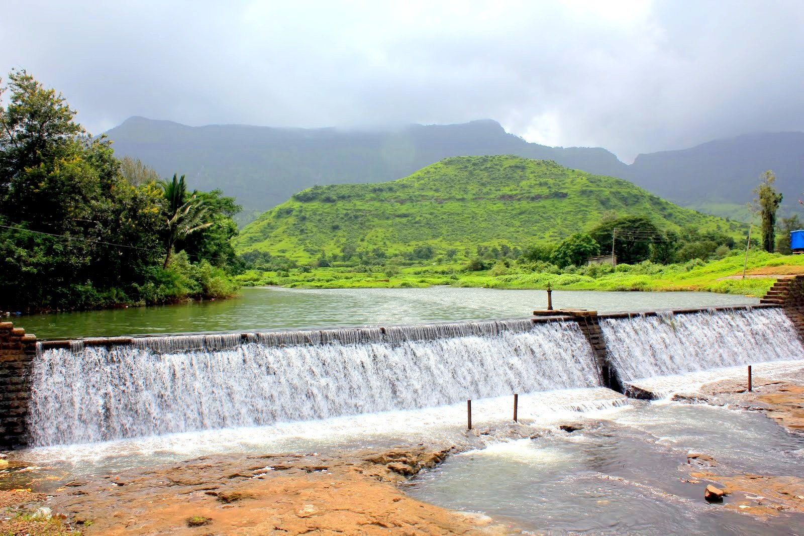 This photo is taken from Ganesh Ghat Neral. Covering Ganesh Ghat Dam, Motar Hill and Matheran Hills | Neral in India