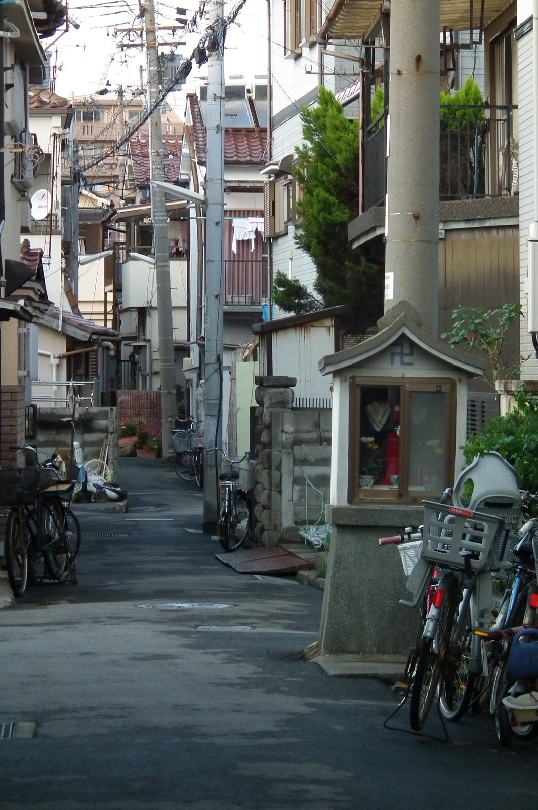 Port of Akashi,明石港 地蔵のある路地 | Akashi in Japan