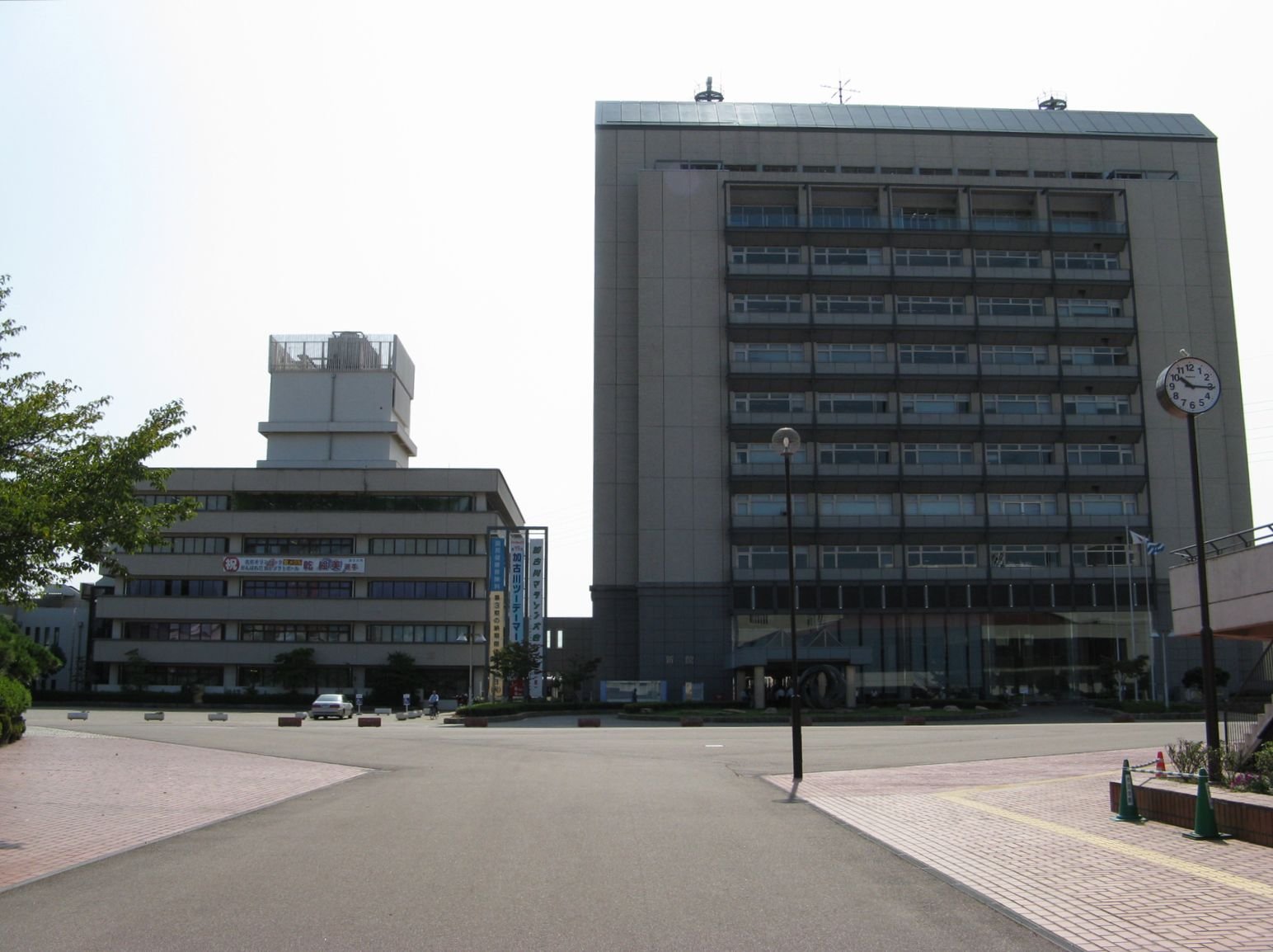 加古川市役所　左が本館、右が新館 | Kakogawa in Japan