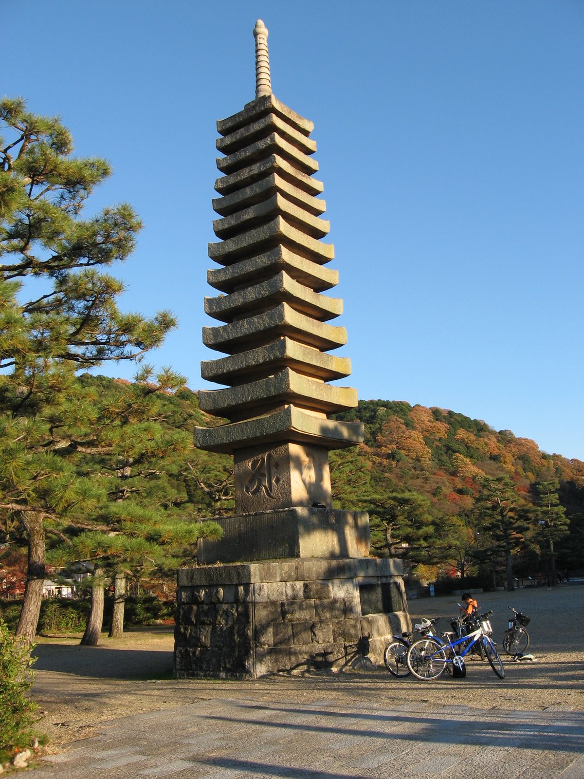 浮島十三重石塔（宇治市） | Uji in Japan