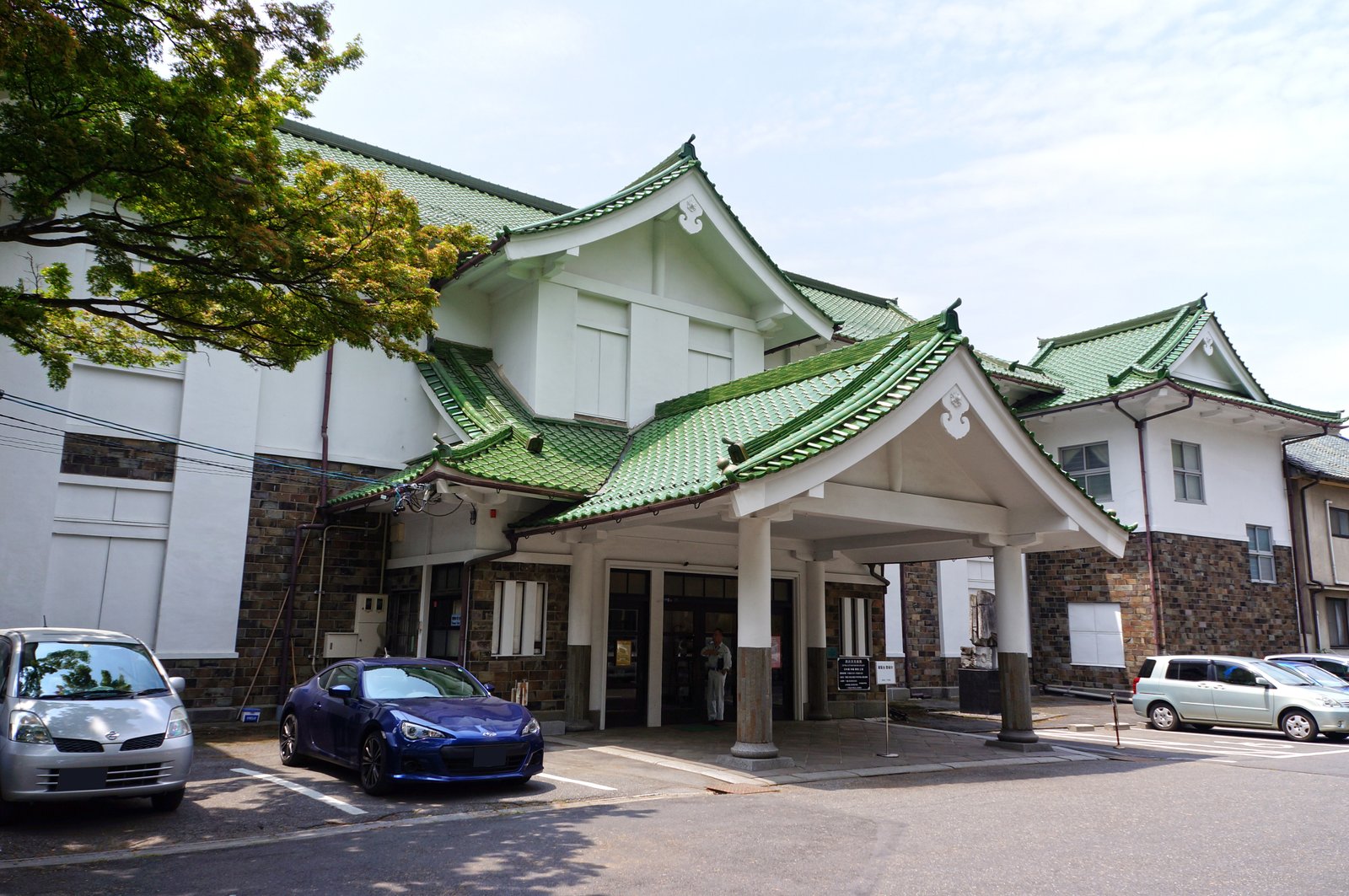 諏訪市美術館。 所在地は長野県諏訪市。 | Suwa in Japan