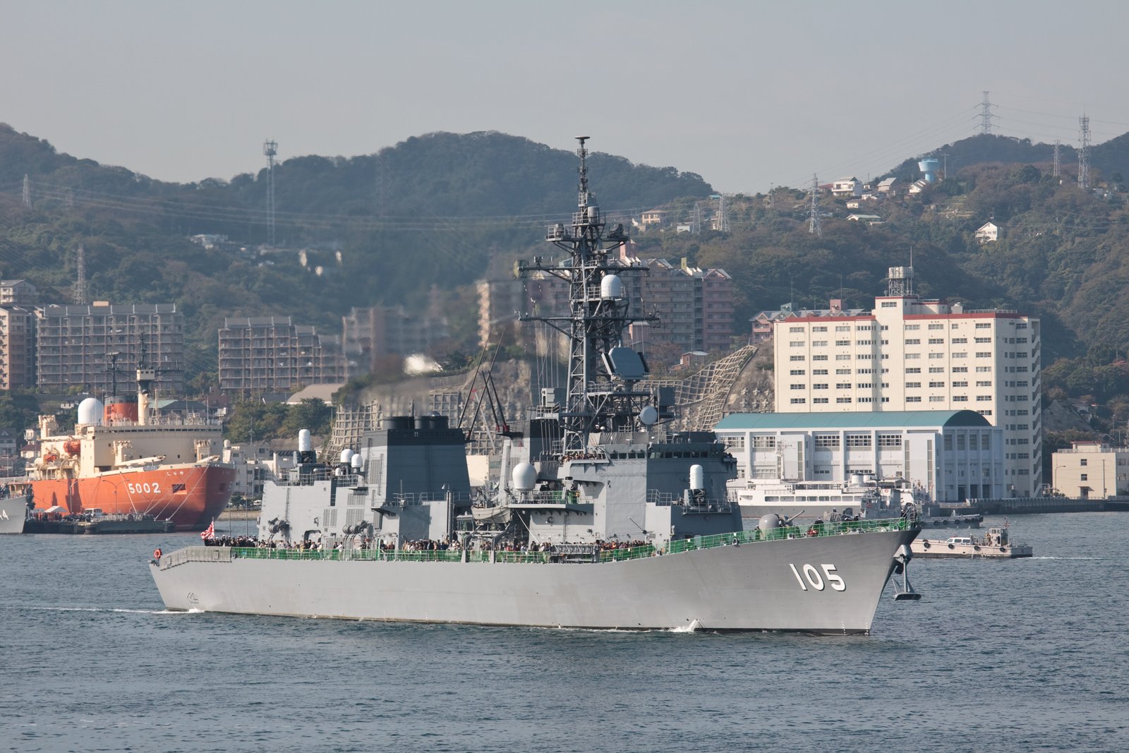 横須賀基地を出港する護衛艦いなづま。 | Yokosuka in Japan