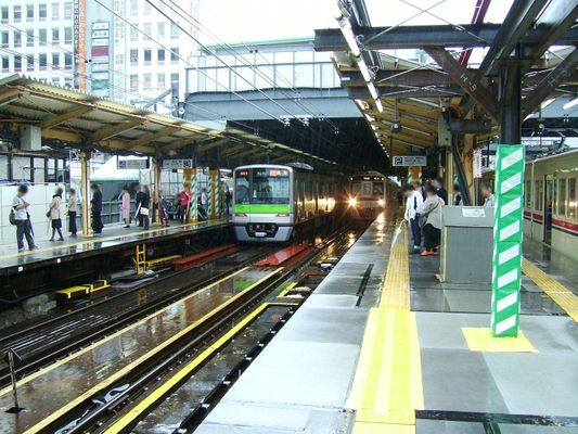 調布駅ホーム（京王線、相模原線） | Chofu in Japan