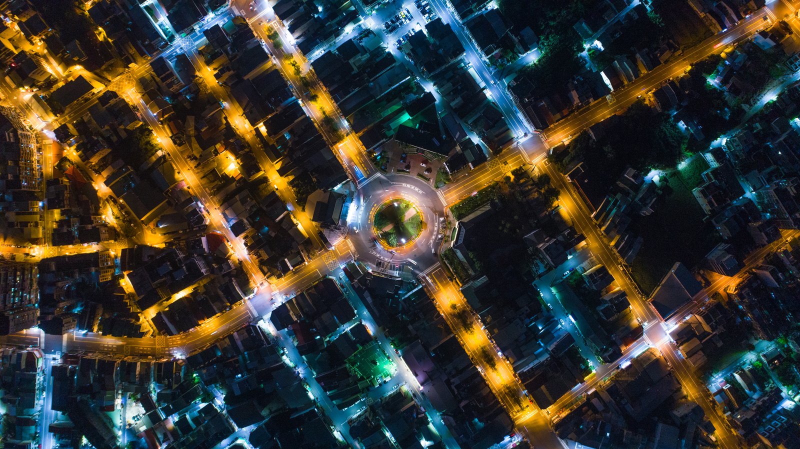 夜間歸仁圓環附近 | Guiren District in Taiwan