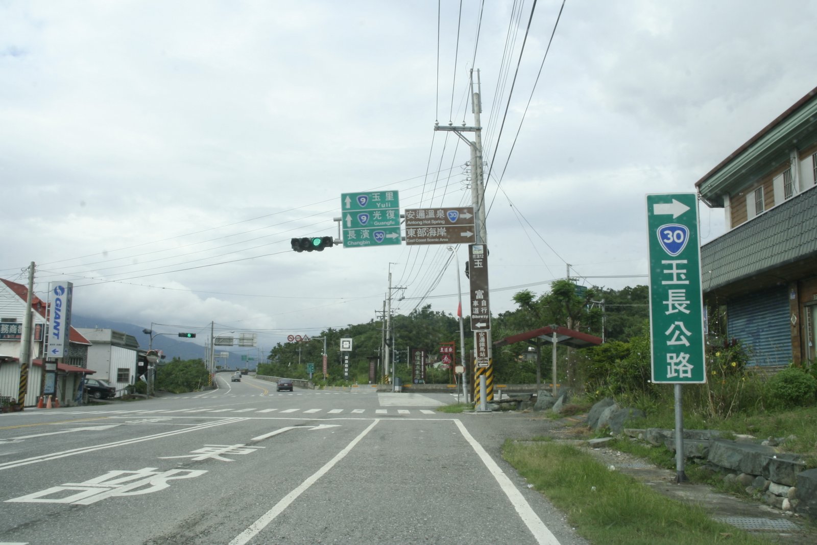 Yuchang Highway's starting point at the intersection of Provincial Highway 9, Yuli, Taiwan. | Yuli in Taiwan