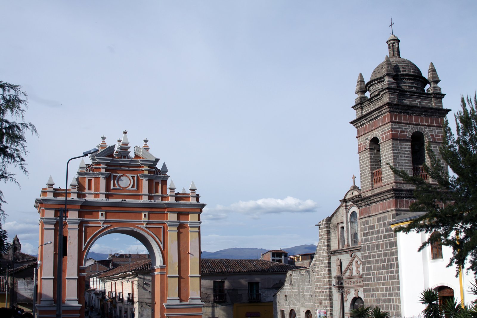 Arch and Church in Ayacucho-Peru | Ayacucho in Peru