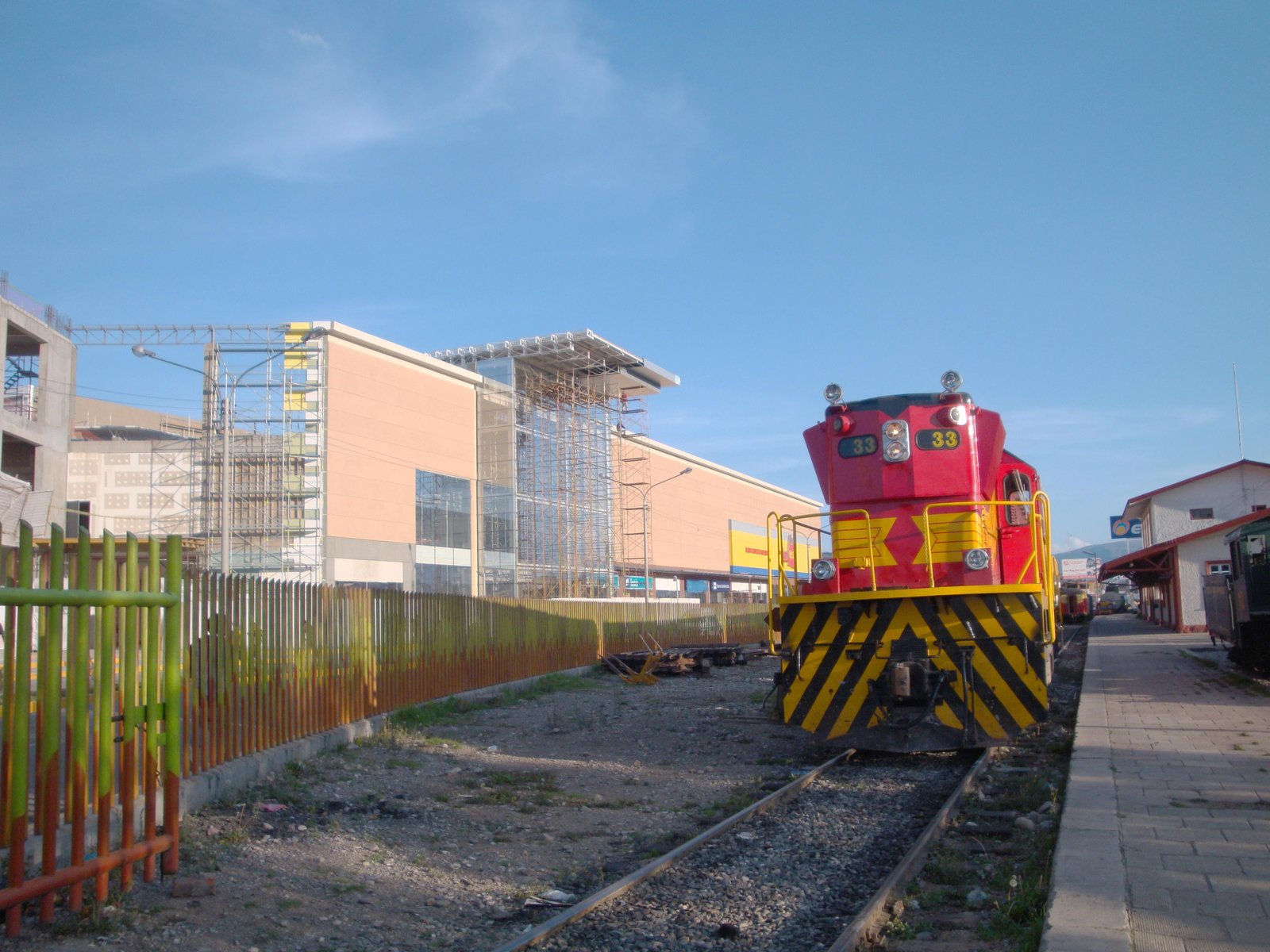 Real Plaza Huancayo durante su construcción frente al Ferrocarril | Huancayo in Peru