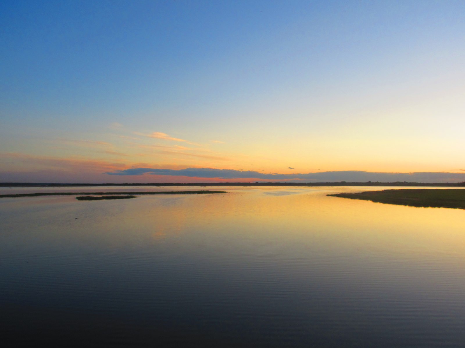 A beautiful look at the momment inbetween. | Lois Hole Centennial Provincial Park in Canada