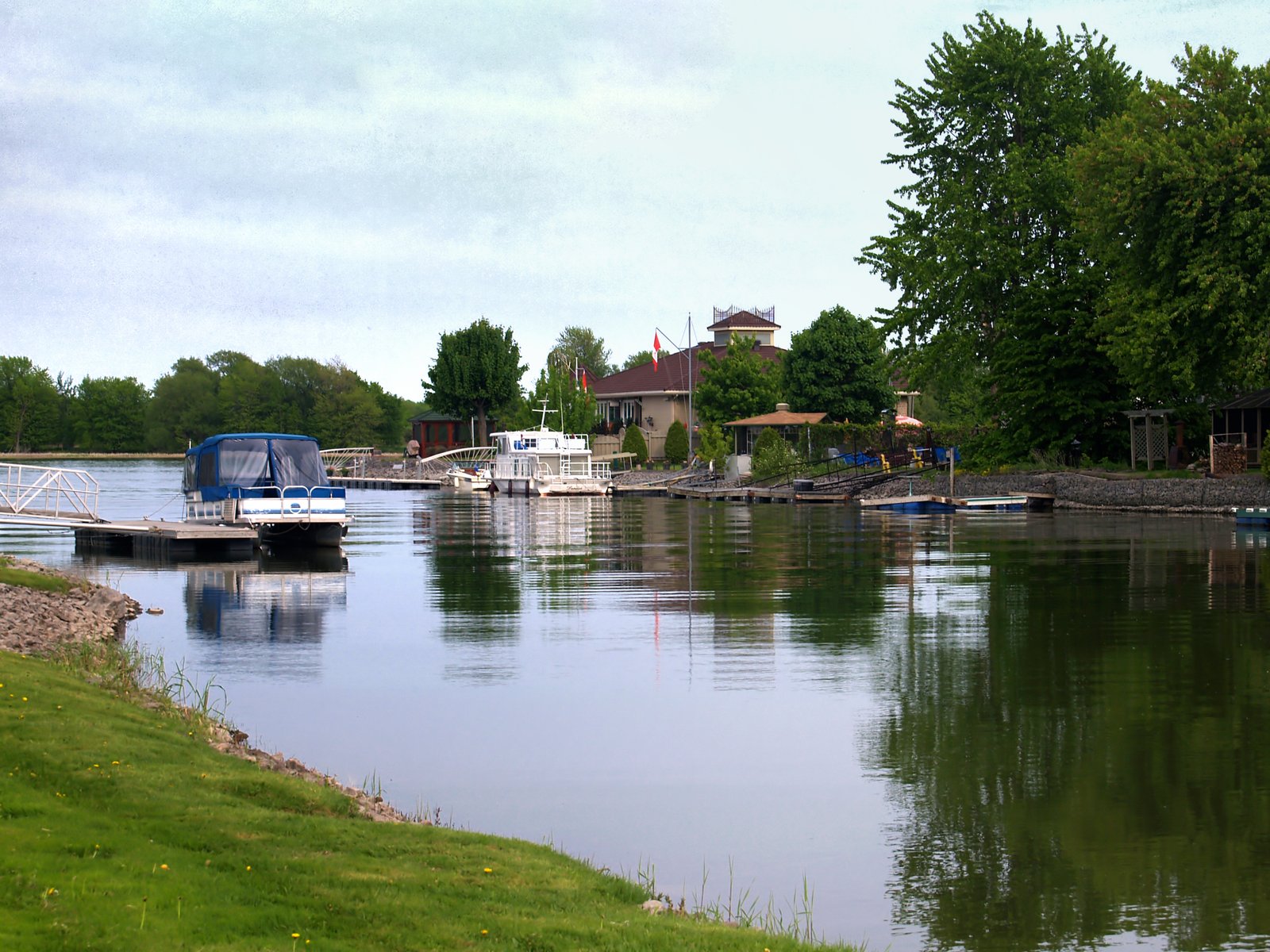 Saint-Paul-de-l'Île-aux-Noix (Québec) - Rivière Richelieu au bout de l'Av. 64e | Saint-Paul-de-l'Île-aux-Noix in Canada