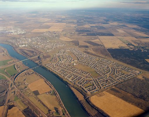 Aerial view of Fort Saskatchewan, Alberta, in 1980. This picture was taken from the west. | Fort Saskatchewan in Canada