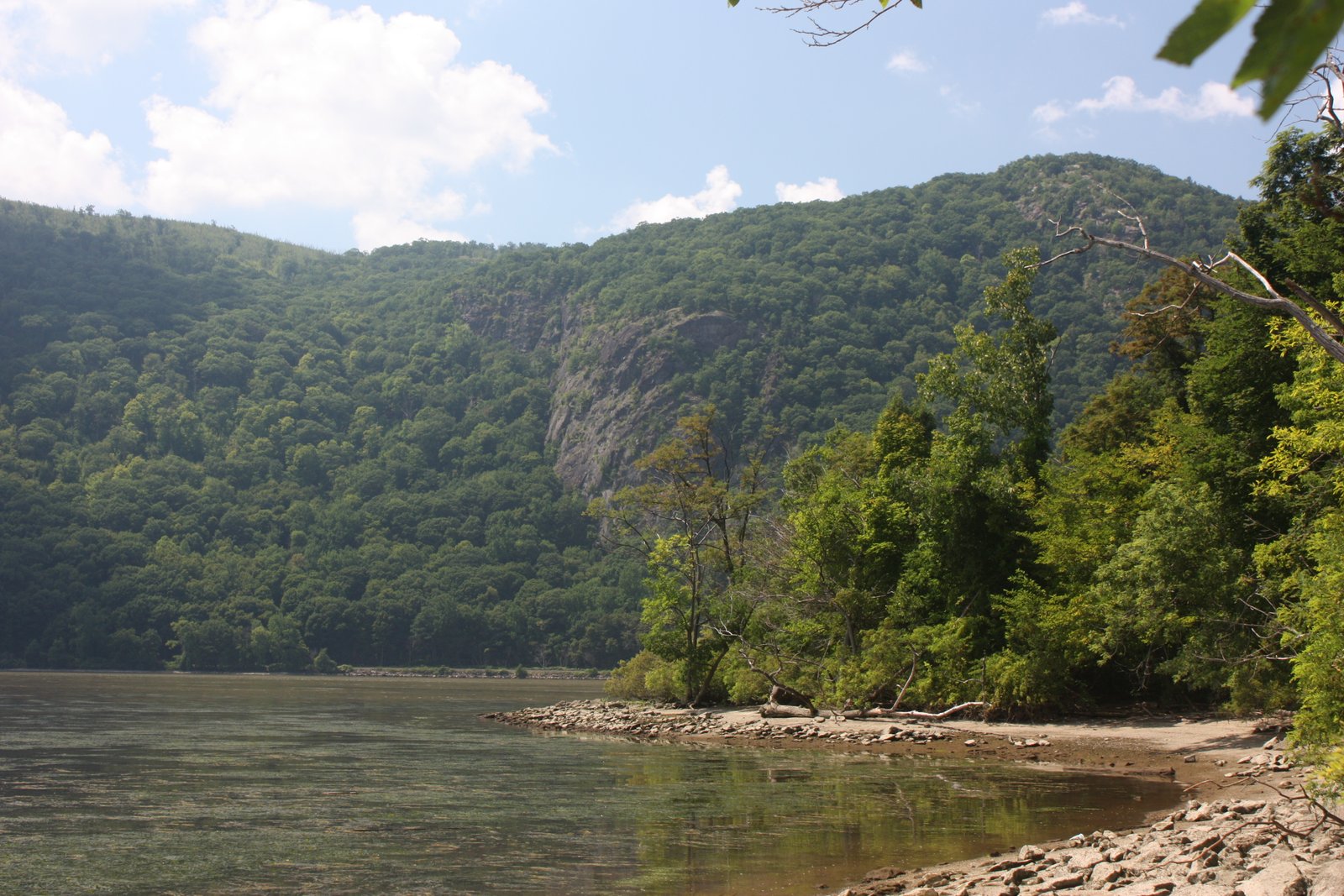 Hudson highlands state park at Hudson River. | Hudson Highlands State Park in United States