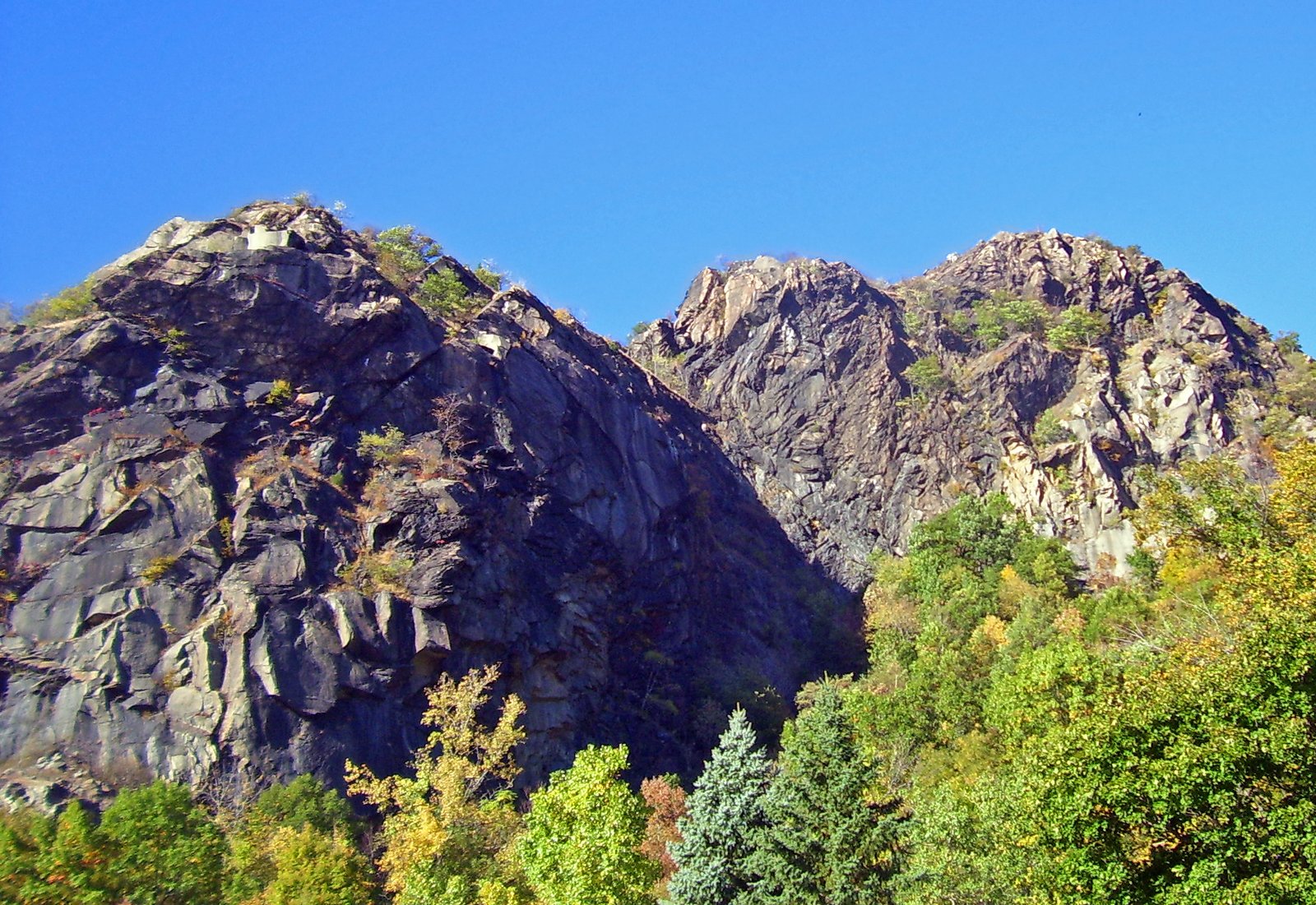 Former quarries on Breakneck Ridge in Hudson Highlands of New York, USA, seen from NY 9D | Hudson Highlands State Park in United States