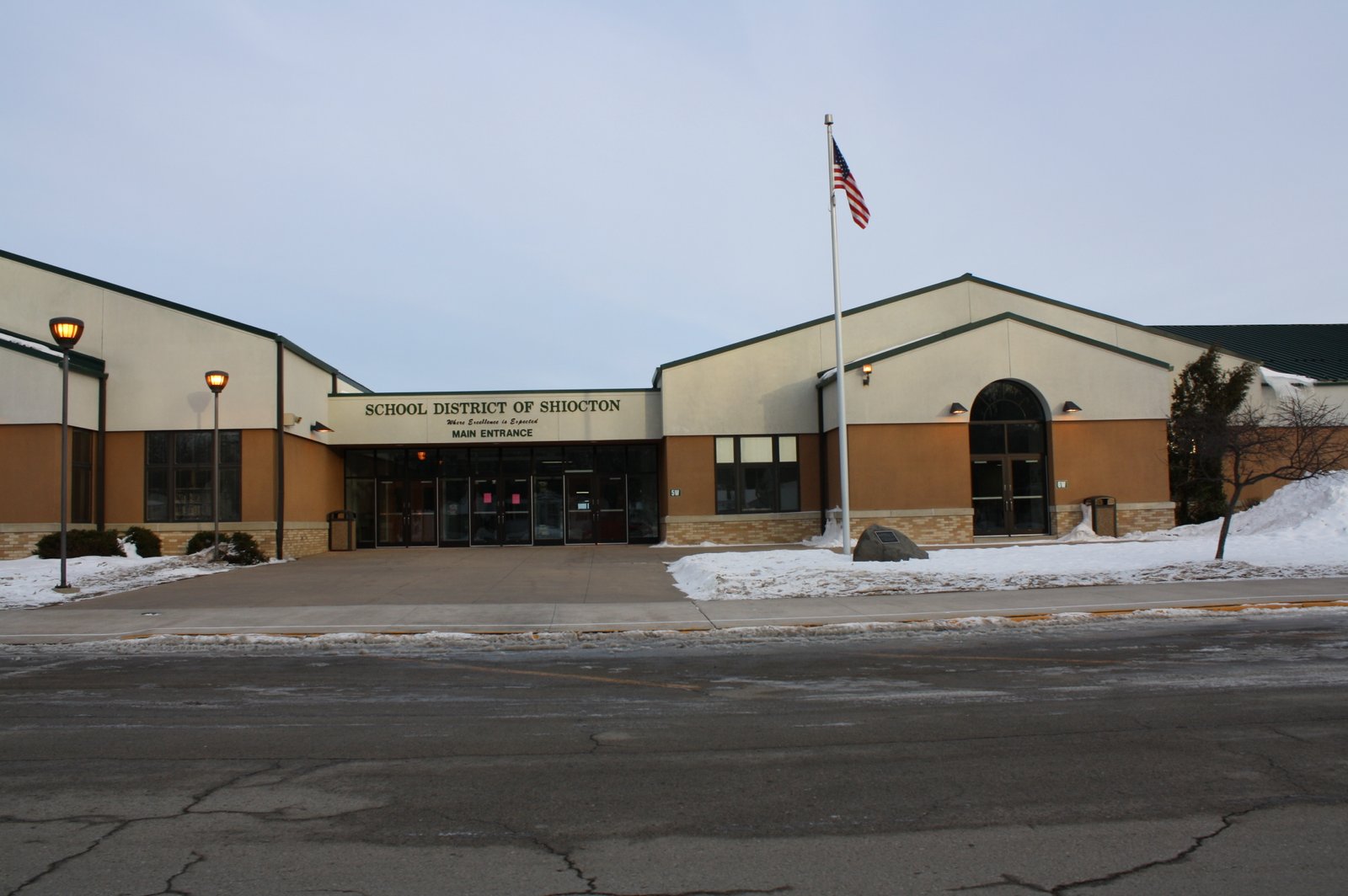 The schools for w:Shiocton, Wisconsin.  This file was uploaded  with Commonist. | Shiocton in United States