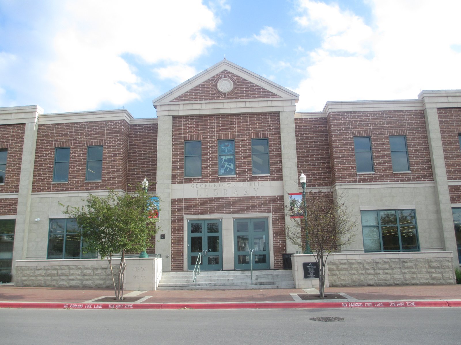 I took photo of Georgetown Public Library in Georgetown, TX, with Canon camera, April 7, 2013.Billy Hathorn (talk) 11:22, 10 April 2013 (UTC) | Georgetown in United States