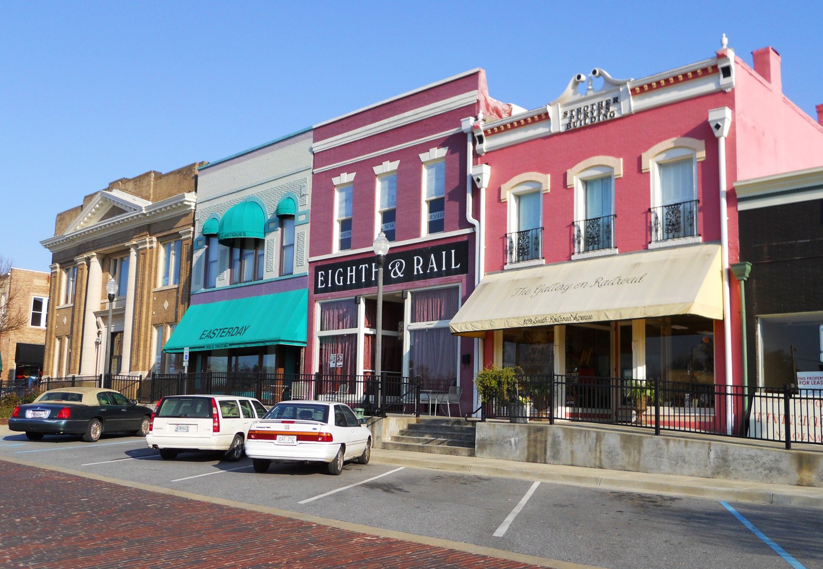 This is a photograph of the Railroad Avenue Historic District in Opelika, Alabama. | Opelika in United States