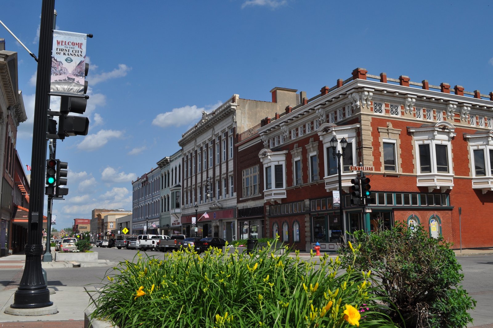 The corner of Delaware Street and Fifth Street in downtown Leavenworth, Kansas, in 2014. | Leavenworth in United States