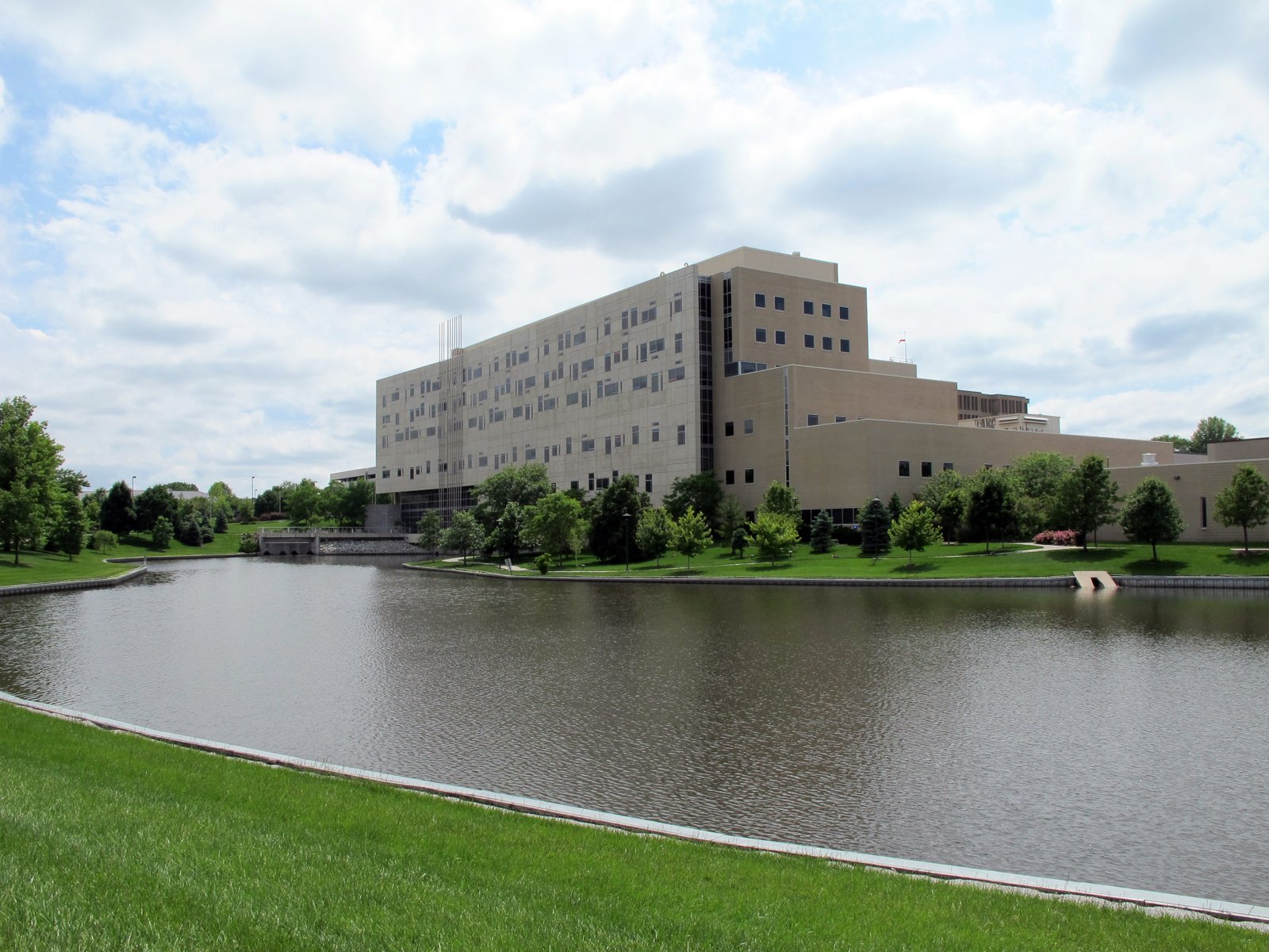 Photo of CHI Health St. Elizabeth, 555 S. 70th Street in Lincoln, Nebraska.  Photo is looking south-southwest towards the east side of the new tower (center of photo).  A small portion of the original tower can be seen shadowed in the distance, behind the new tower (right of center and slightly up; with numerous vertical windows).  The Medical center can not be seen from this angle. | Lincoln in United States