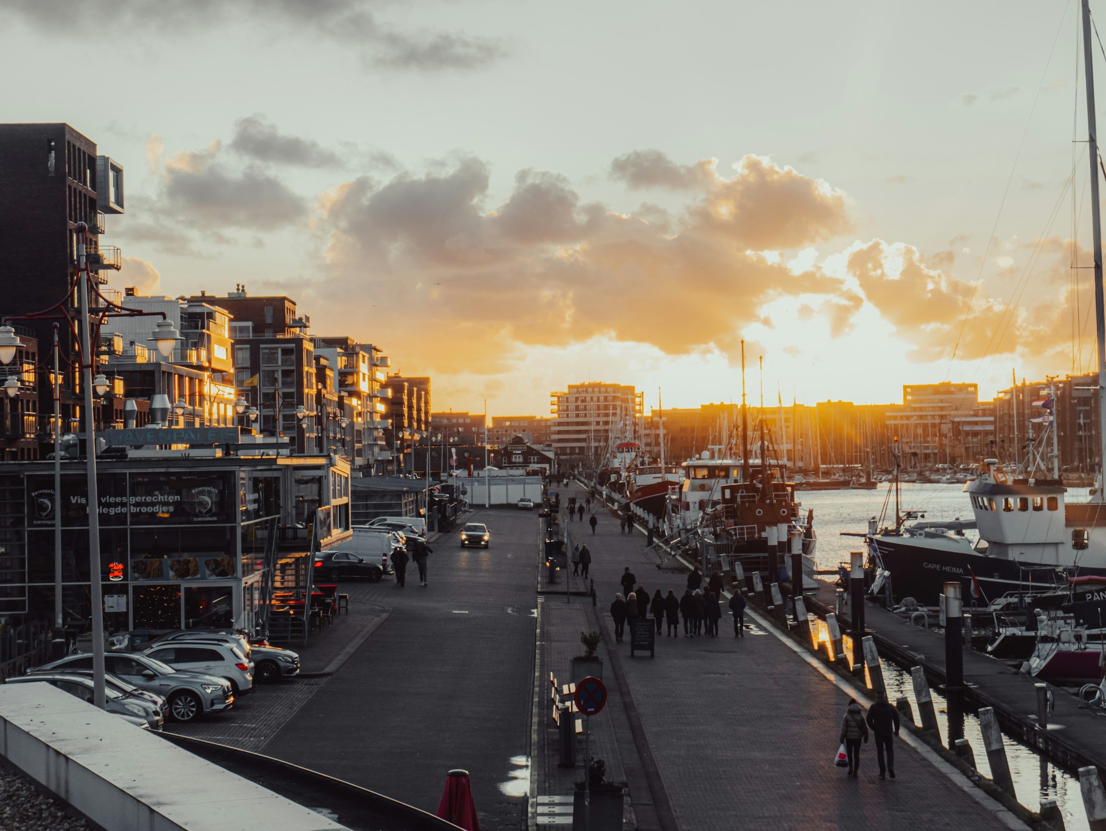 One of the last sunsets of 2022, city version | Scheveningen in Netherlands