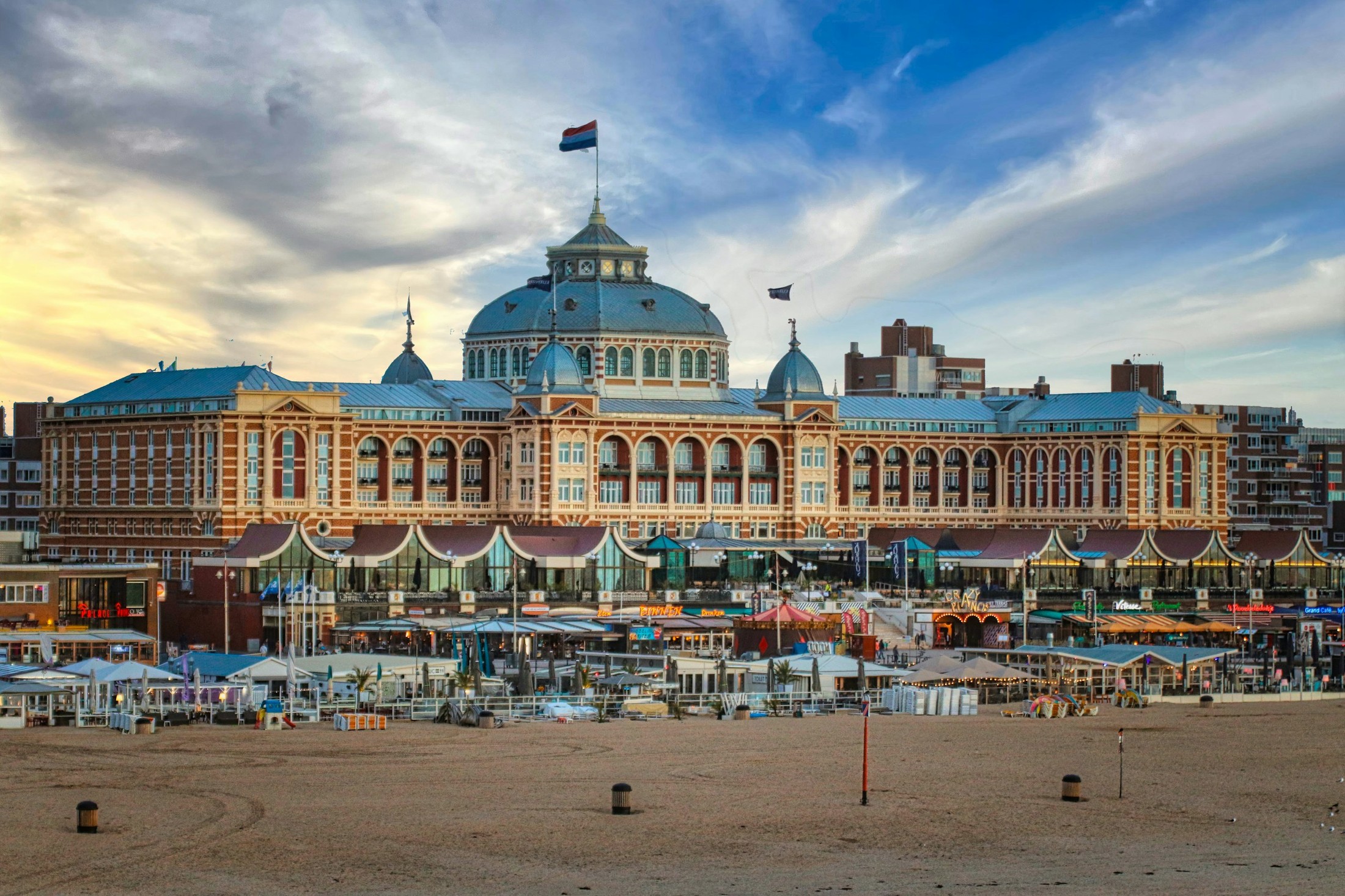 Scheveningen in the early morning. Sunrise cityscape. | Scheveningen in Netherlands
